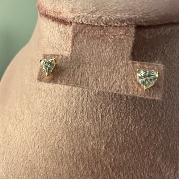 Diamond heart cut earrings on 18k gold mount - Picture 3 of 6